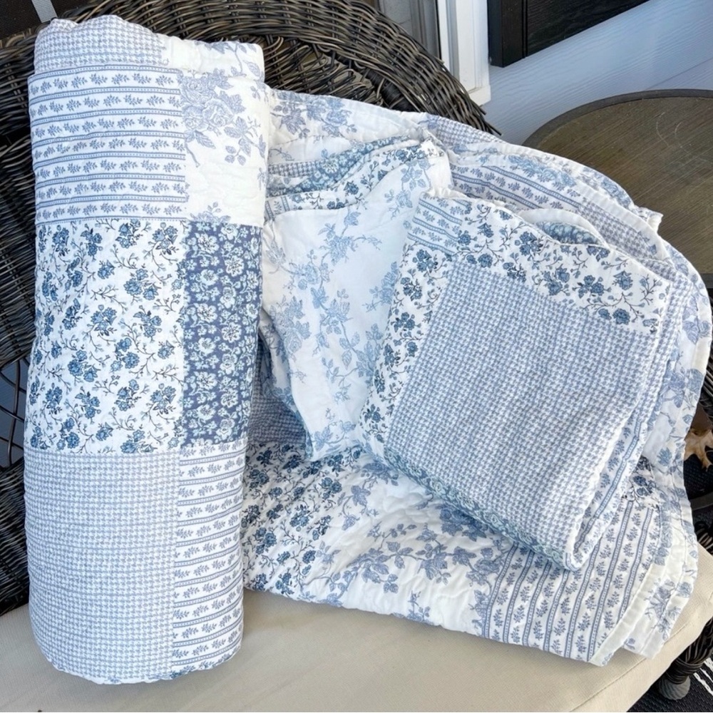 Vintage King Reversible Blue & White Floral Patchwork Quilt Comforter Shams Set - Picture 2 of 7